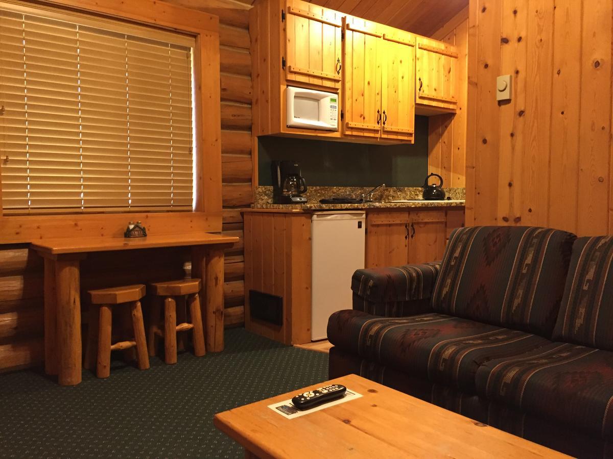 Somers Bay Log Cabin Lodging 호텔 외부 사진